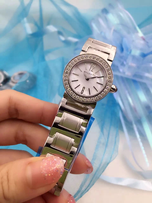 ブルガリ時計正面デザイン